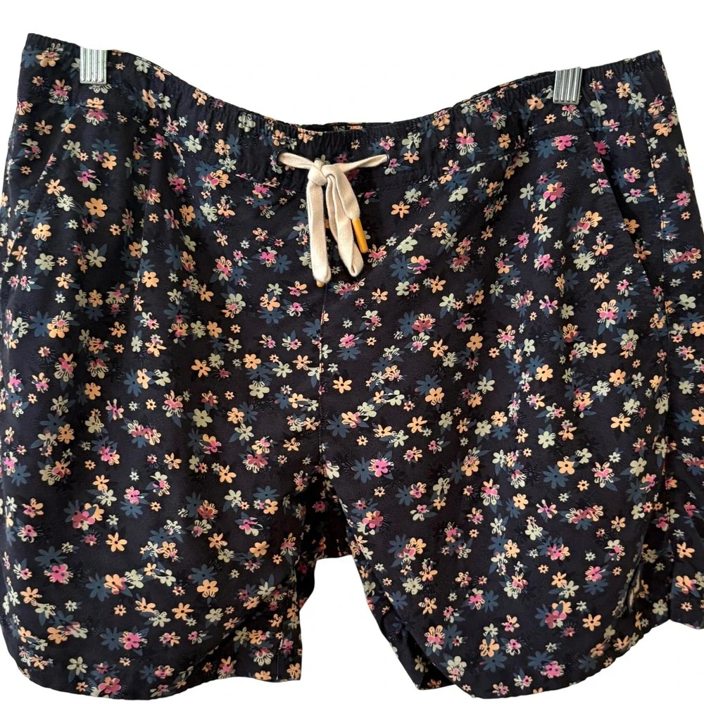 Marine Layer Men's Navy Floral Swim Trunks in Size M Beach